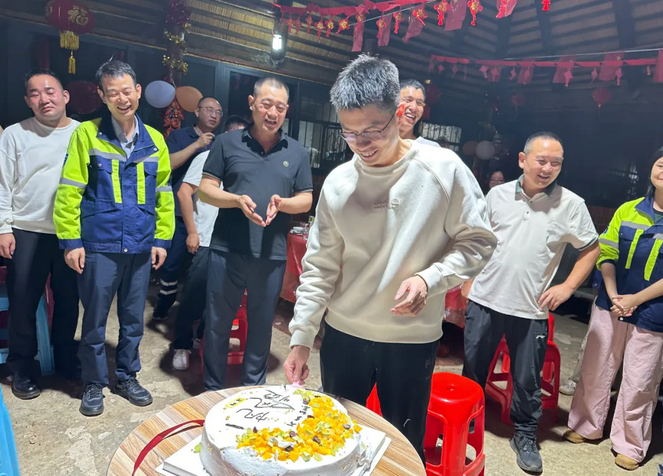 “奋进马年·共启新篇”——金浔资源袁荣董事长马年新春之际走访慰问海外干部员工